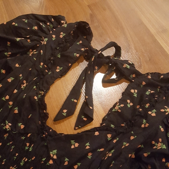 Urban Outfitters Black Floral Rose Print Puff Sleeve Smocked Blouse Top - Picture 5 of 11